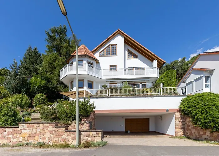 Hambach Waldschloessl Neustadt an der Weinstraße